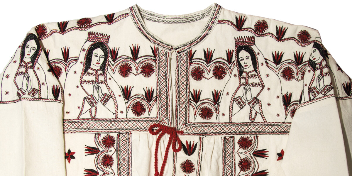 Reina Martínez Vásquez, designed by Epifanio Gómez Jiménez. Blouse of commercial unbleached muslin, hand-led machine embroidered with commercial cotton. Collection of Linda Hanna. Image courtesy of Judith Romero.