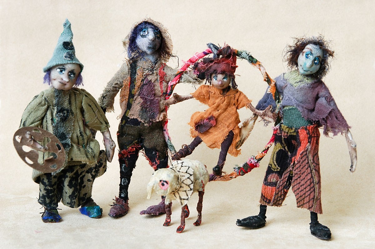 Procession - Roustabouts (detail), Alice Hudson, (October 30, 1922. - 2013, Norwich, New York),1980-1990s, U.S.A. mixed media. Collection Mingei International Museum. Gift of Elizabeth Bronson. 2016-80-001.21A-C