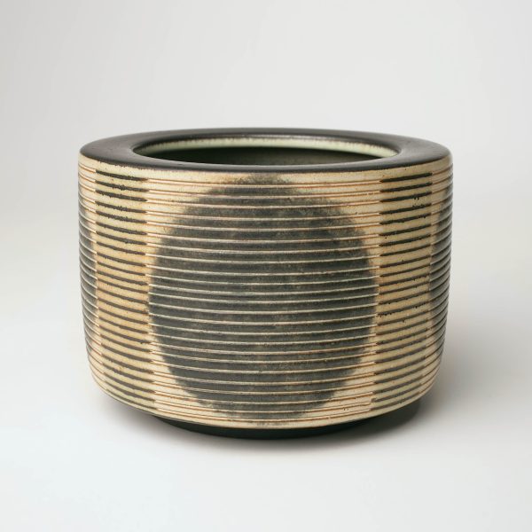Bowl - Cylindrical, Harrison McIntosh, 1981, Claremont, California, U.S.A., stoneware. Collection Mingei International Museum. Gift of Ibi and Gabor Temes. Photo by Lynton Gardiner. 2002-83-068.